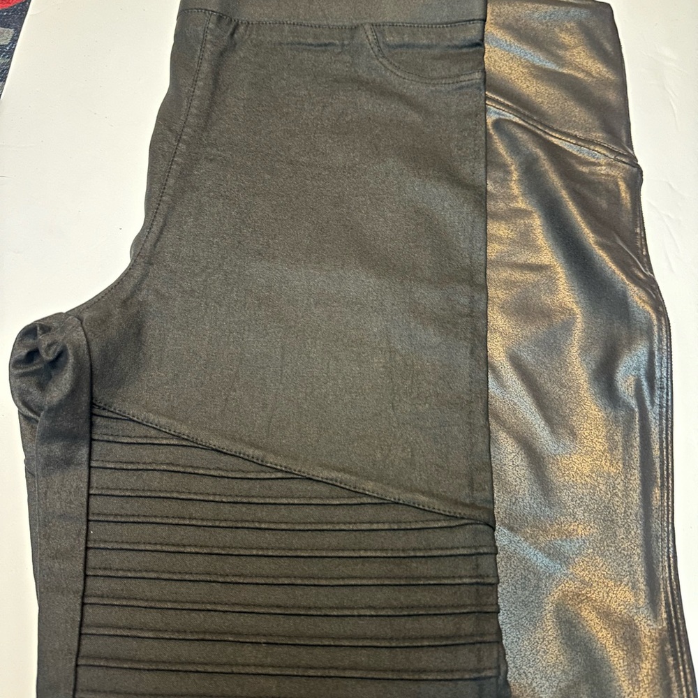 Source Unknown Black Mixed-Texture Moto Leggings lot of 2